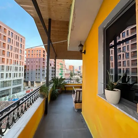 Cozy Big With Balcony Appartement Tirana