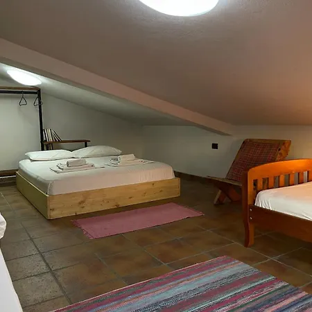 아파트 Cozy Big With Balcony *