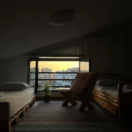 شقة Cozy Big With Balcony تيرانا