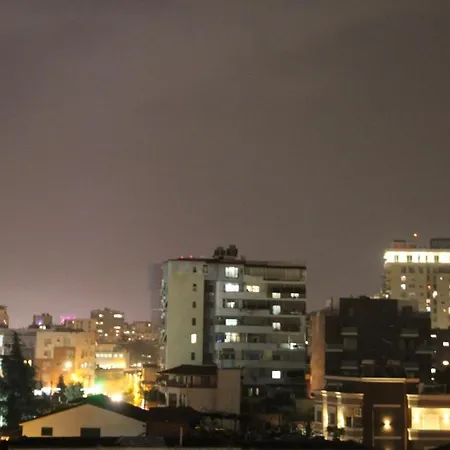 Cozy Big With Balcony تيرانا