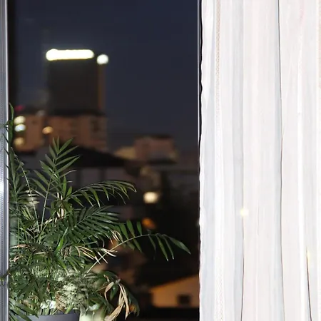 Lägenhet Cozy Big With Balcony