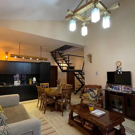 Cozy Big With Balcony 아파트 티라나