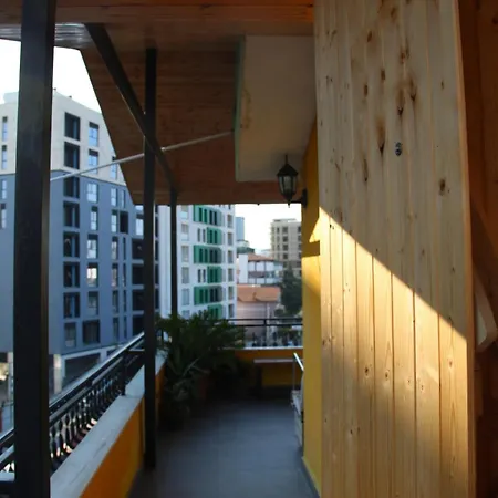 아파트 Cozy Big With Balcony *