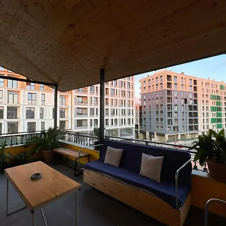 아파트 Cozy Big With Balcony 티라나