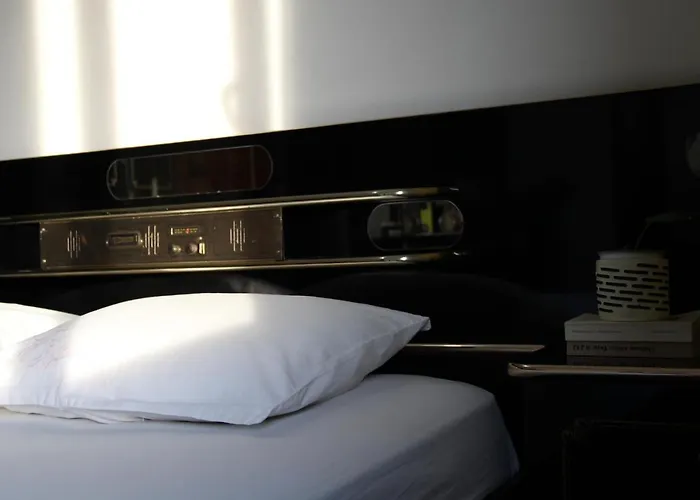 Lägenhet Cozy Big With Balcony Tirana