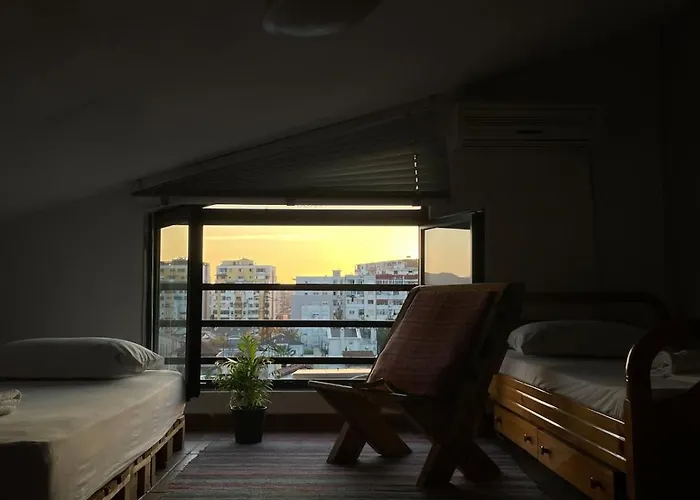 Apartment Cozy Big With Balcony Tirana