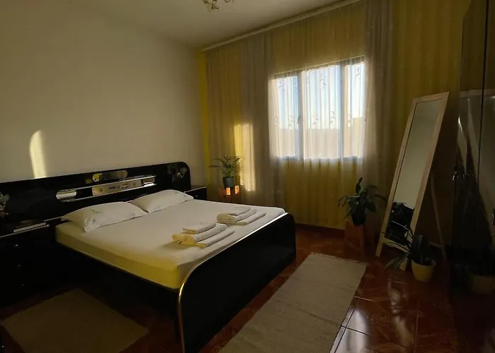 Cozy Big With Balcony Lägenhet