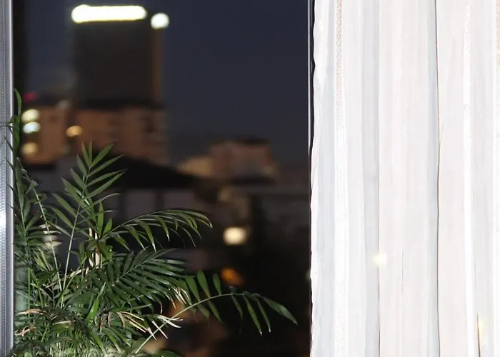 Lägenhet Cozy Big With Balcony