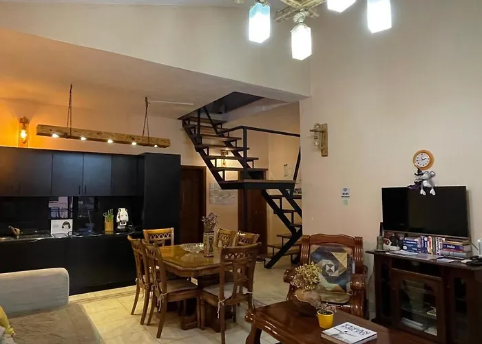 Cozy Big With Balcony Апартаменты Тирана