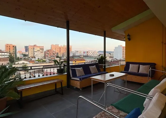 Cozy Big With Balcony Lägenhet Tirana