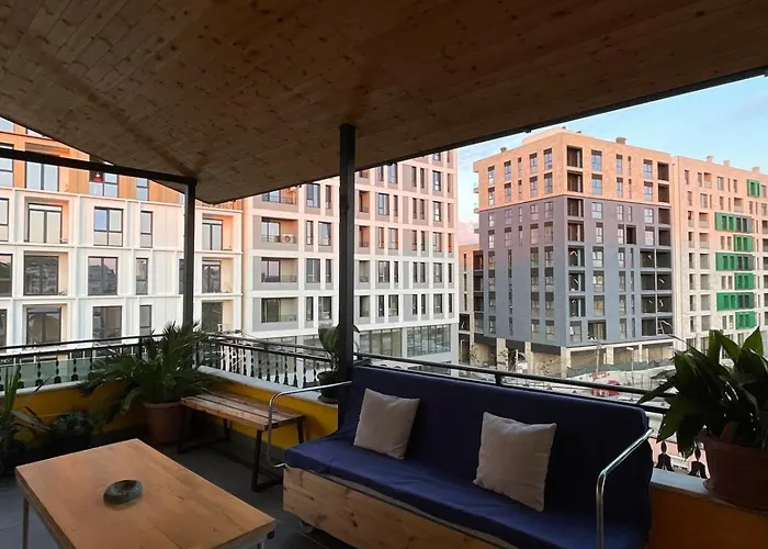 Lägenhet Cozy Big With Balcony Tirana