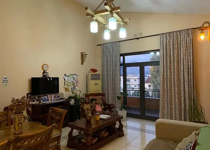 Cozy Big With Balcony *